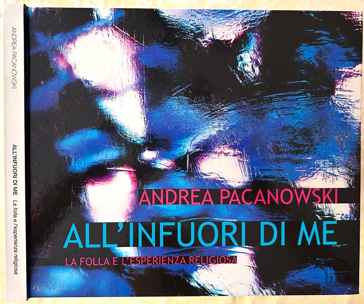 Pacanowski Andrea ALL'INFUORI DI ME. LA FOLLA E L'... - Copertina